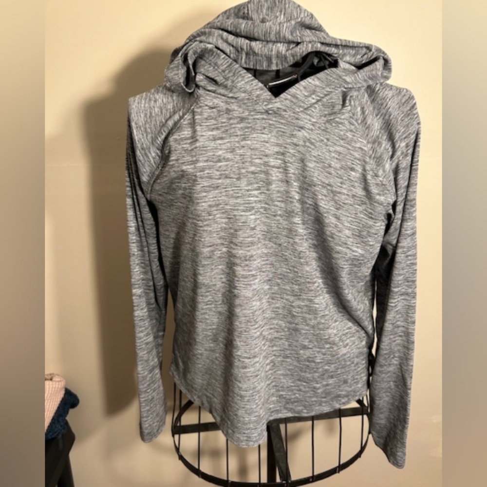 🌟 hoodie size  small womens shirt active wear rbx gray  athletic wear tee